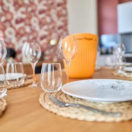 L'elegante Demeure Cathedrale Parking Gratuit Дом отдыха